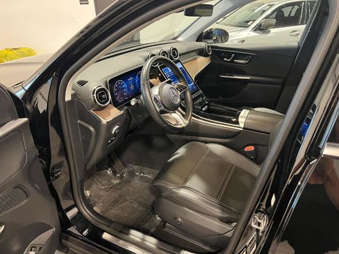 Used 2025 Mercedes-Benz GLC 350e 4MATIC image 10