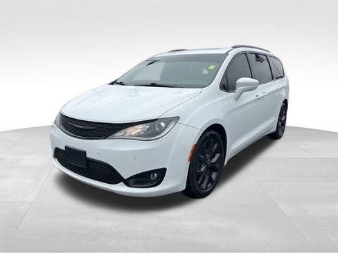 Used 2019 Chrysler Pacifica Touring-L image 3