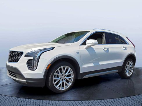 Used 2021 Cadillac XT4 Premium Luxury w/ Cold Weather Package FWD image 2
