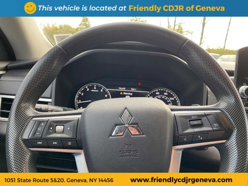 Used 2023 Mitsubishi Outlander ES image 14