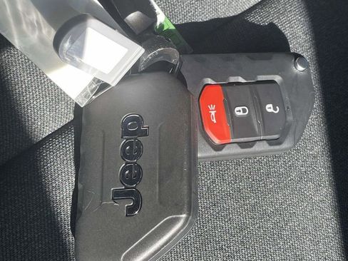 New 2025 Jeep Gladiator Sport image 35