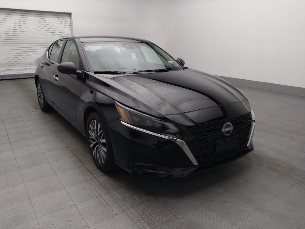 Used 2025 Nissan Altima 2.5 SV FWD image 13