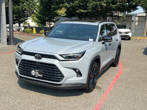 Used 2025 Toyota Grand Highlander AWD Hybrid image 5