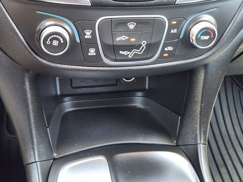 Used 2020 Chevrolet Equinox LT FWD image 14