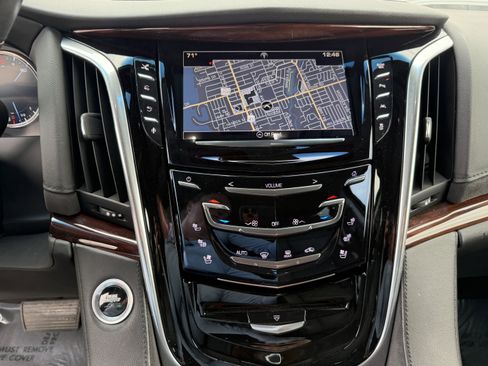 Used 2016 Cadillac Escalade ESV Premium image 23
