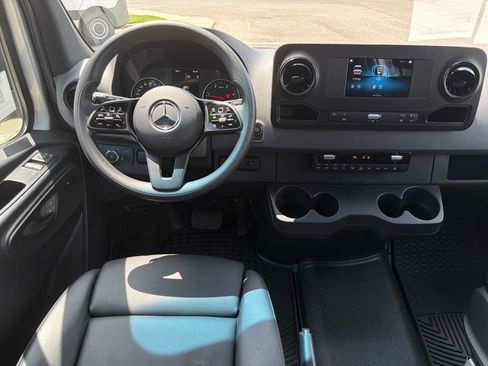 Used 2024 Mercedes-Benz Sprinter 2500 image 2