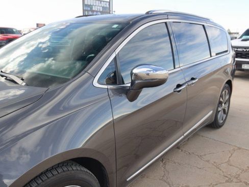 Used 2020 Chrysler Pacifica Limited FWD image 7