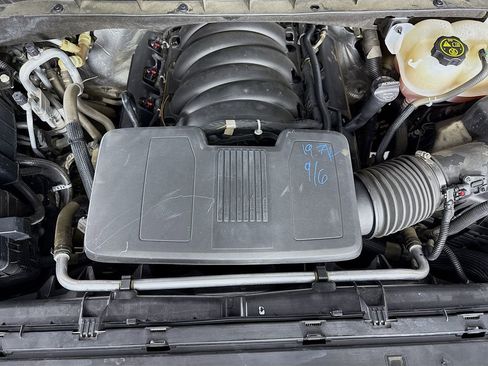 Used 2023 Chevrolet Suburban Premier image 32