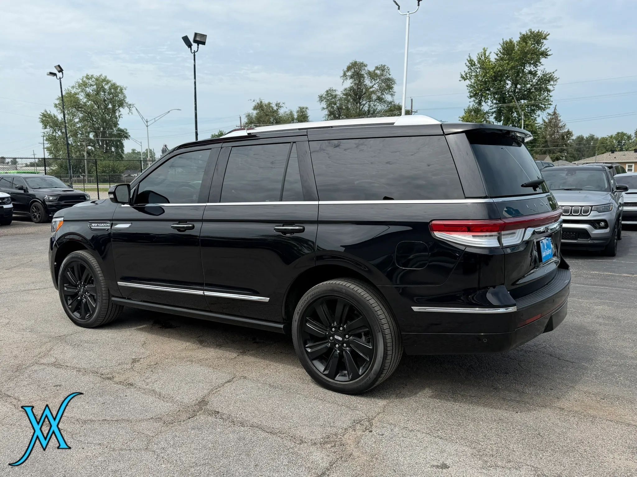 Used 2023 Lincoln Navigator Reserve AWD/4WD image 5