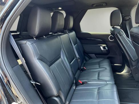 Used 2018 Land Rover Discovery SE image 32