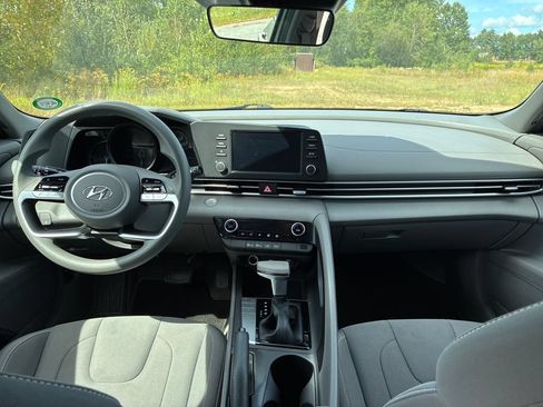 Used 2022 Hyundai Elantra SEL FWD image 12