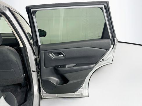 Used 2025 Nissan Rogue SV FWD image 28