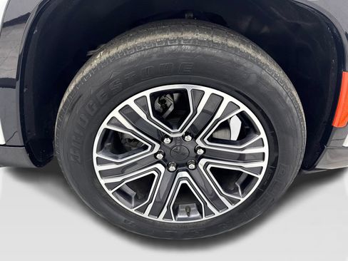 Used 2024 Jeep Wagoneer L Series II RWD image 89