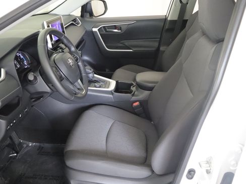 Used 2025 Toyota RAV4 XLE w/ Convenience Package AWD/4WD image 8