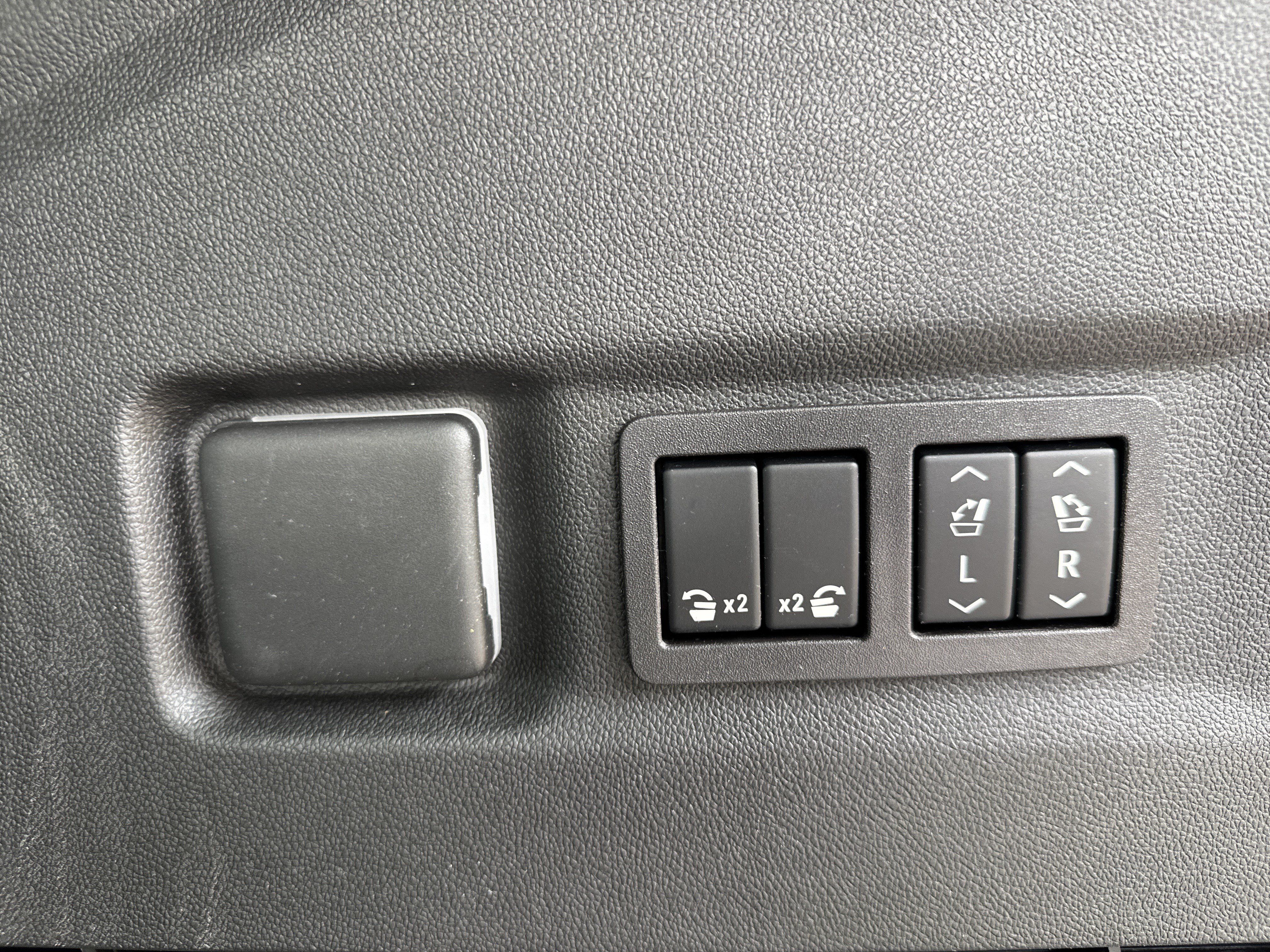 Used 2024 GMC Yukon XL Denali w/ Denali Reserve Package AWD/4WD image 38