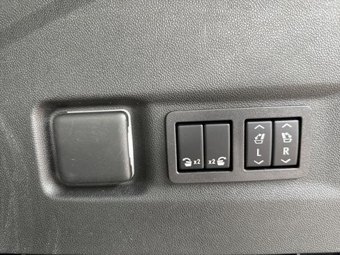 Used 2024 GMC Yukon XL Denali w/ Denali Reserve Package AWD/4WD image 38