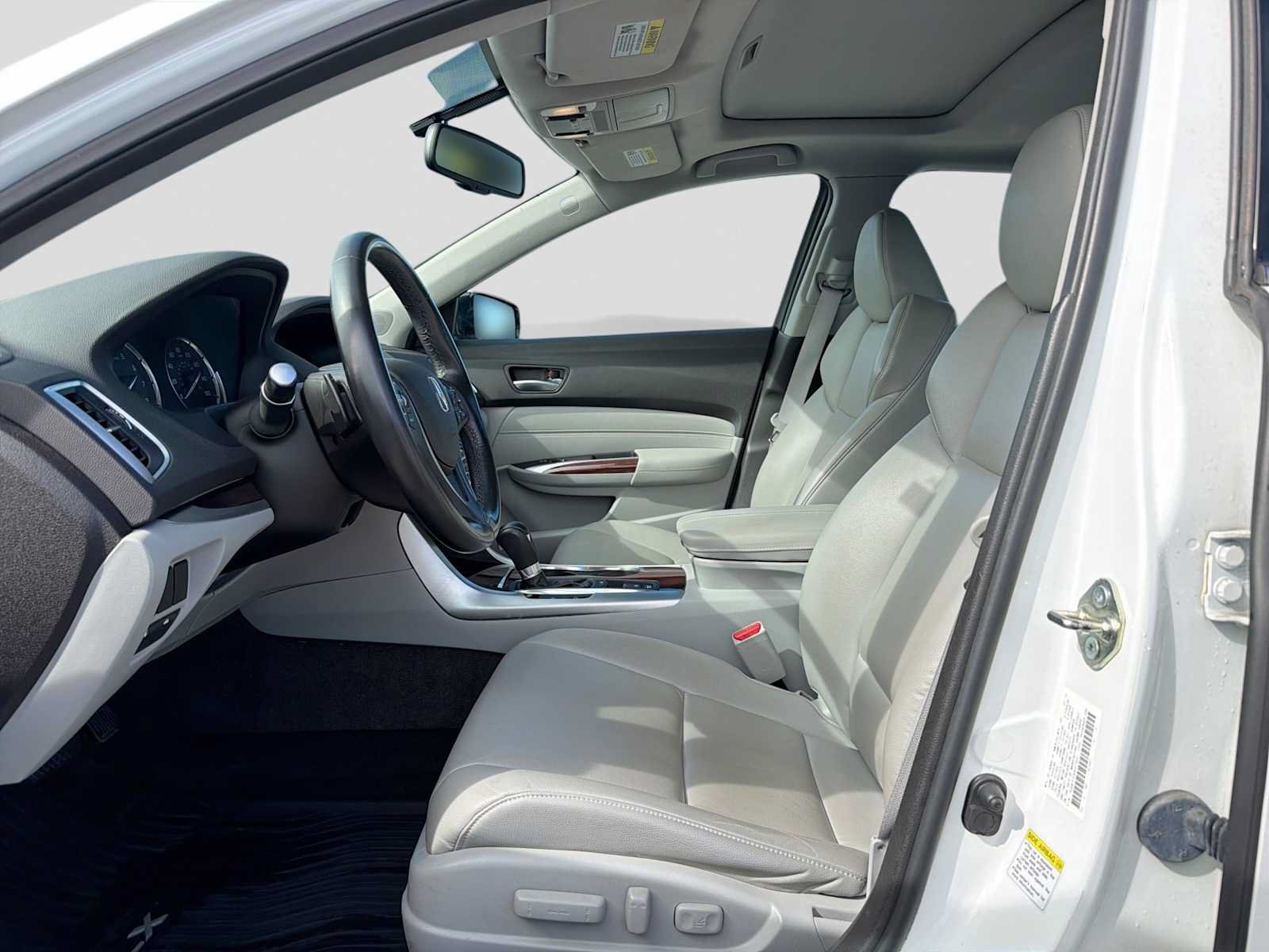 Used 2016 Acura TLX FWD image 2