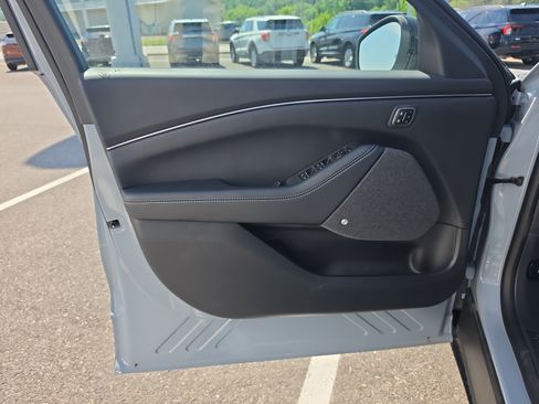 Used 2025 Ford Mustang Mach-E Premium AWD/4WD image 18