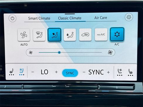 Used 2025 Volkswagen Atlas Cross Sport SE image 15