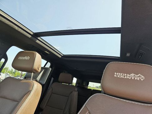 Used 2023 Chevrolet Suburban High Country w/ Advanced Technology Package AWD/4WD image 23