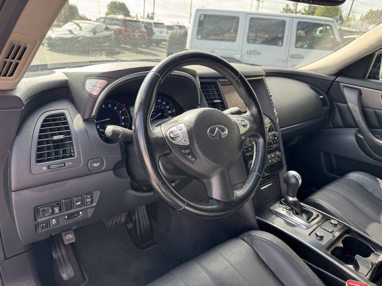 Used 2014 INFINITI QX70 AWD w/ Premium Package image 32