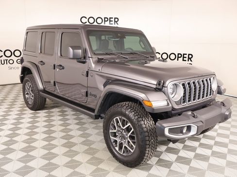 Used 2025 Jeep Wrangler Unlimited Sahara AWD/4WD image 1