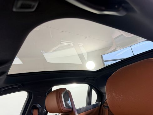 Used 2024 BMW 740i w/ Premium Package 2 RWD image 22
