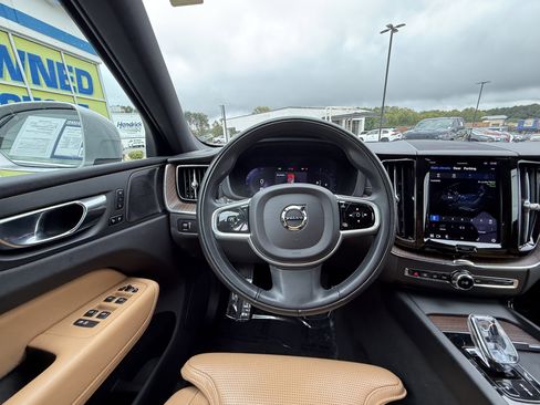 Used 2022 Volvo XC60 B5 Inscription w/ Advanced Package image 20