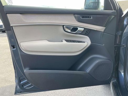 Used 2025 Volvo XC90 B5 Plus image 6