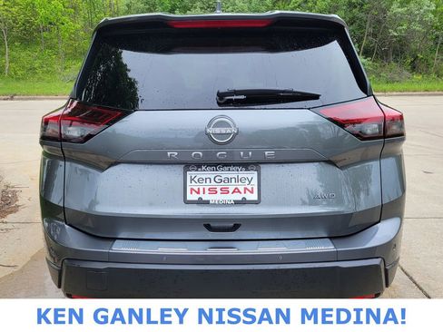 Certified 2026 Nissan Rogue SV AWD/4WD image 4