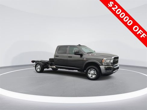 New 2024 RAM 3500 Tradesman w/ Chrome Appearance Group image 3