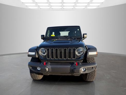 Used 2025 Jeep Wrangler Unlimited Rubicon w/ Convenience Group AWD/4WD image 9