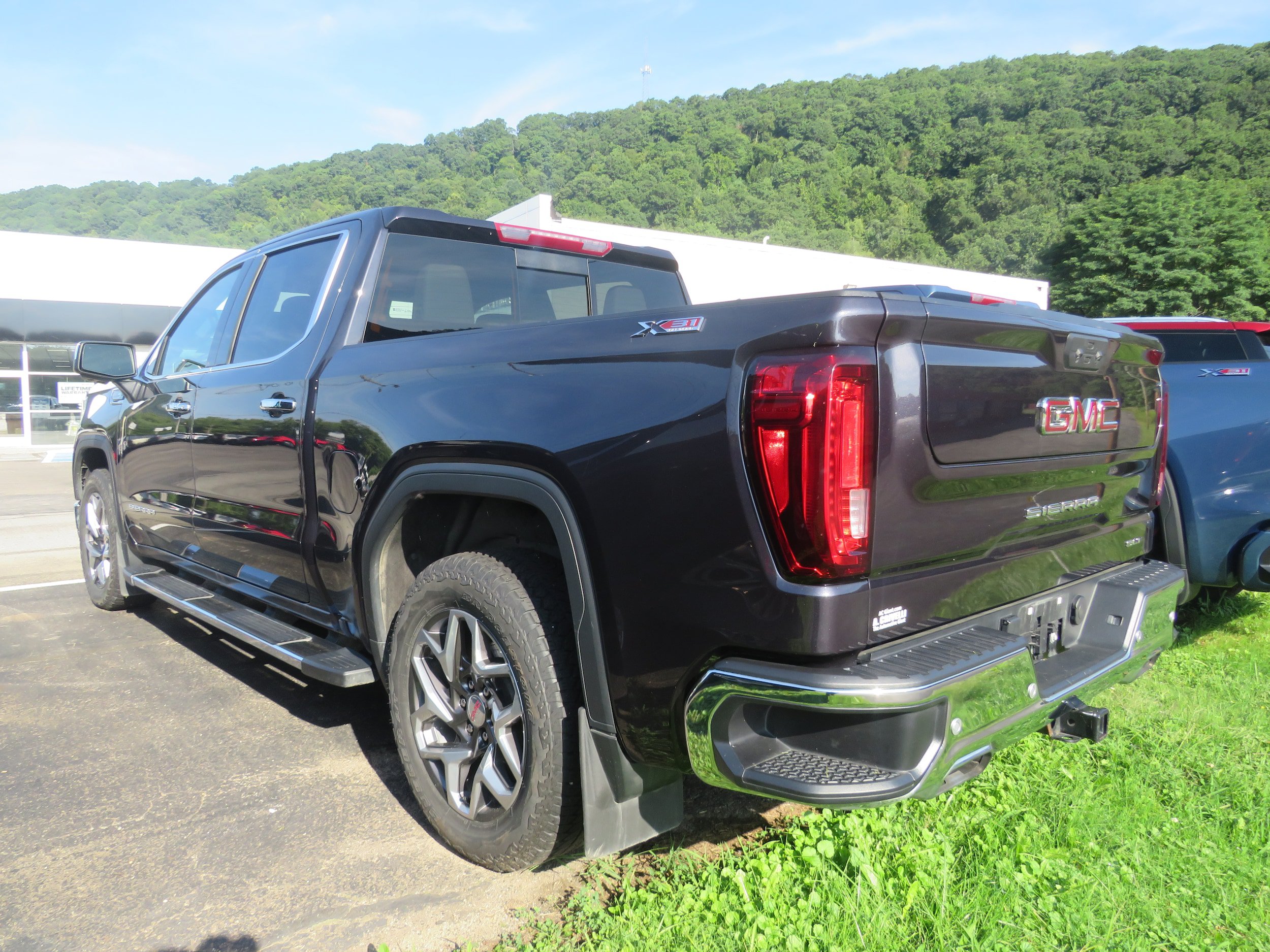 Used 2024 GMC Sierra 1500 SLT w/ SLT Premium Plus Package AWD/4WD image 4