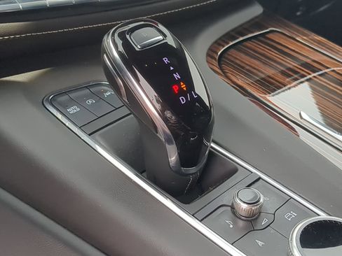 Certified 2022 Cadillac Escalade Luxury AWD/4WD image 14