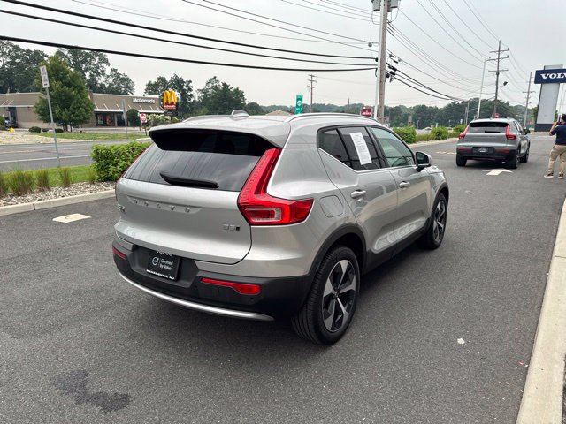 Certified 2025 Volvo XC40 B5 Plus AWD/4WD image 5