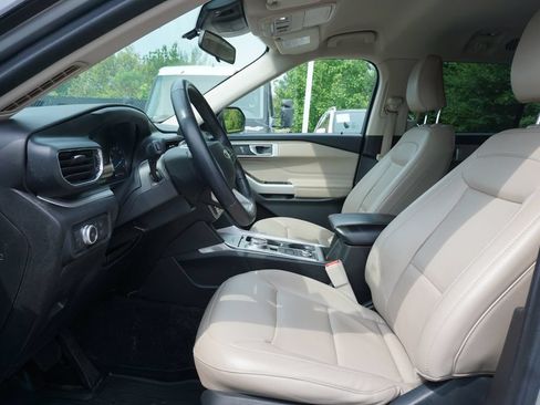 Used 2022 Ford Explorer XLT w/ Equipment Group 202A AWD/4WD image 11