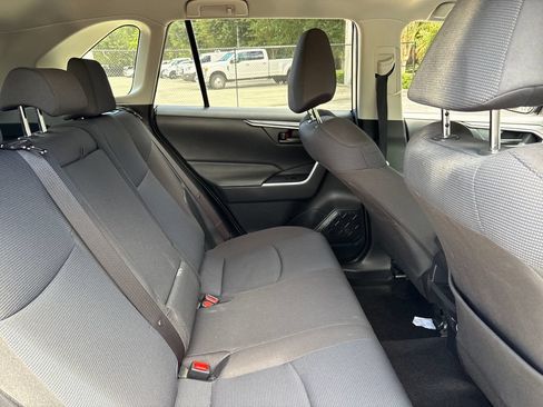 Used 2020 Toyota RAV4 LE FWD image 28