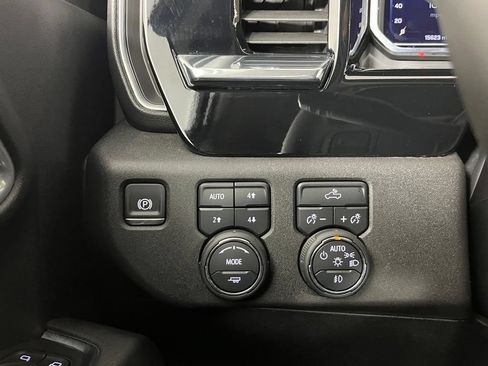 Used 2025 Chevrolet Silverado 2500 LT w/ Convenience Package AWD/4WD image 23