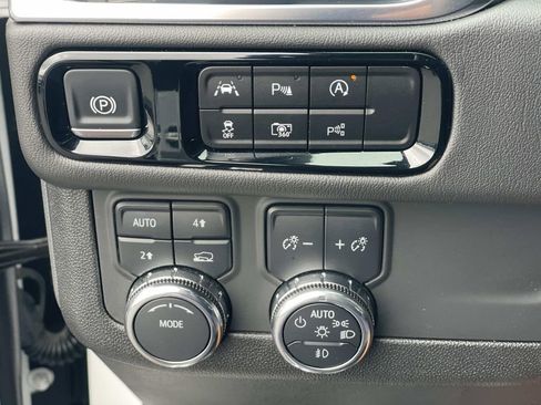 Used 2025 GMC Yukon Denali AWD/4WD image 17