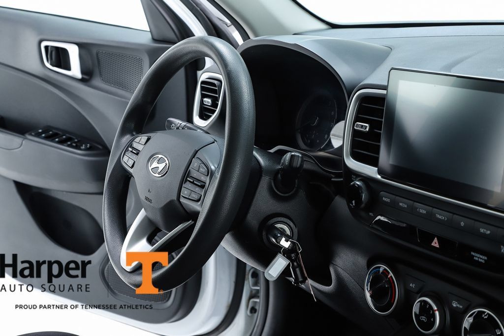 Used 2021 Hyundai Venue SE FWD image 33