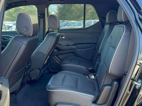 Used 2023 Chevrolet Traverse Premier image 8