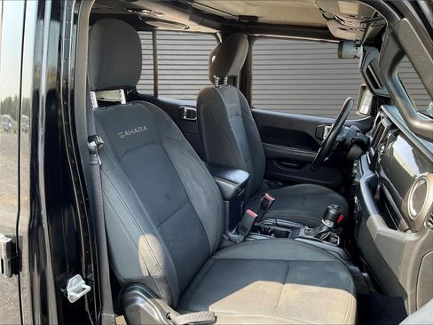 Used 2019 Jeep Wrangler Unlimited Sahara AWD/4WD image 27