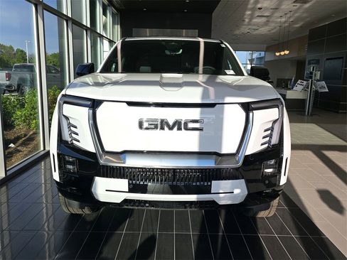 New 2025 GMC Sierra EV Denali image 7