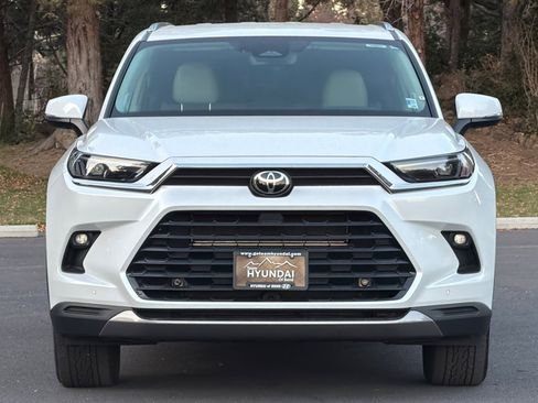 Used 2024 Toyota Grand Highlander Limited image 10