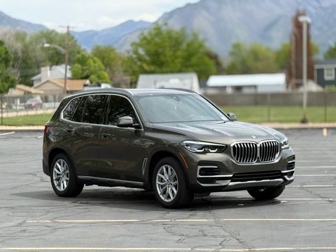 Used 2023 BMW X5 xDrive45e w/ Climate Comfort Package image 3