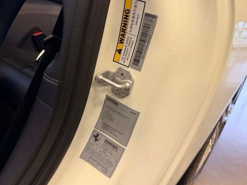 Used 2019 Ferrari Portofino RWD image 30
