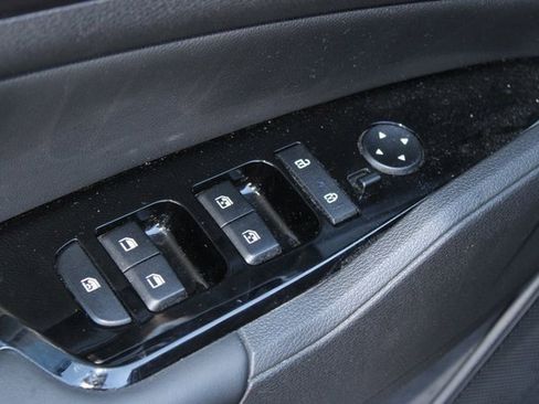 Used 2024 Kia Sportage EX image 19