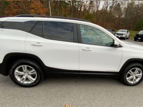 Used 2023 GMC Terrain SLE w/ Driver Convenience Package image 10