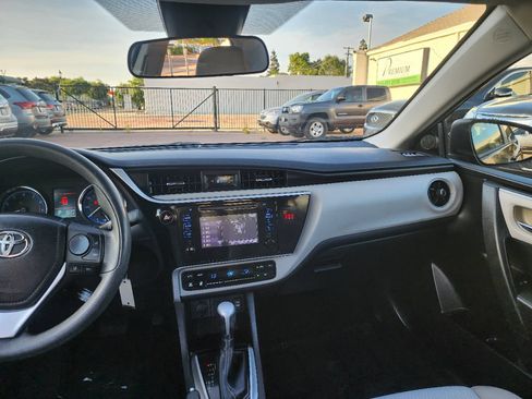 Used 2018 Toyota Corolla LE FWD image 15