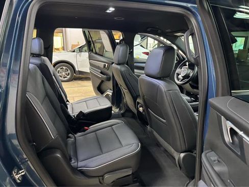 Certified 2025 Buick Enclave Preferred AWD/4WD image 12